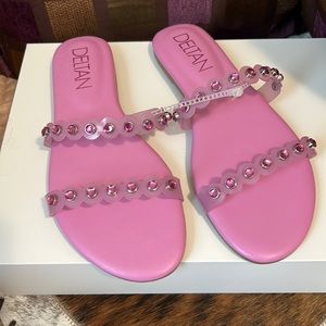 Deltan slides size 7